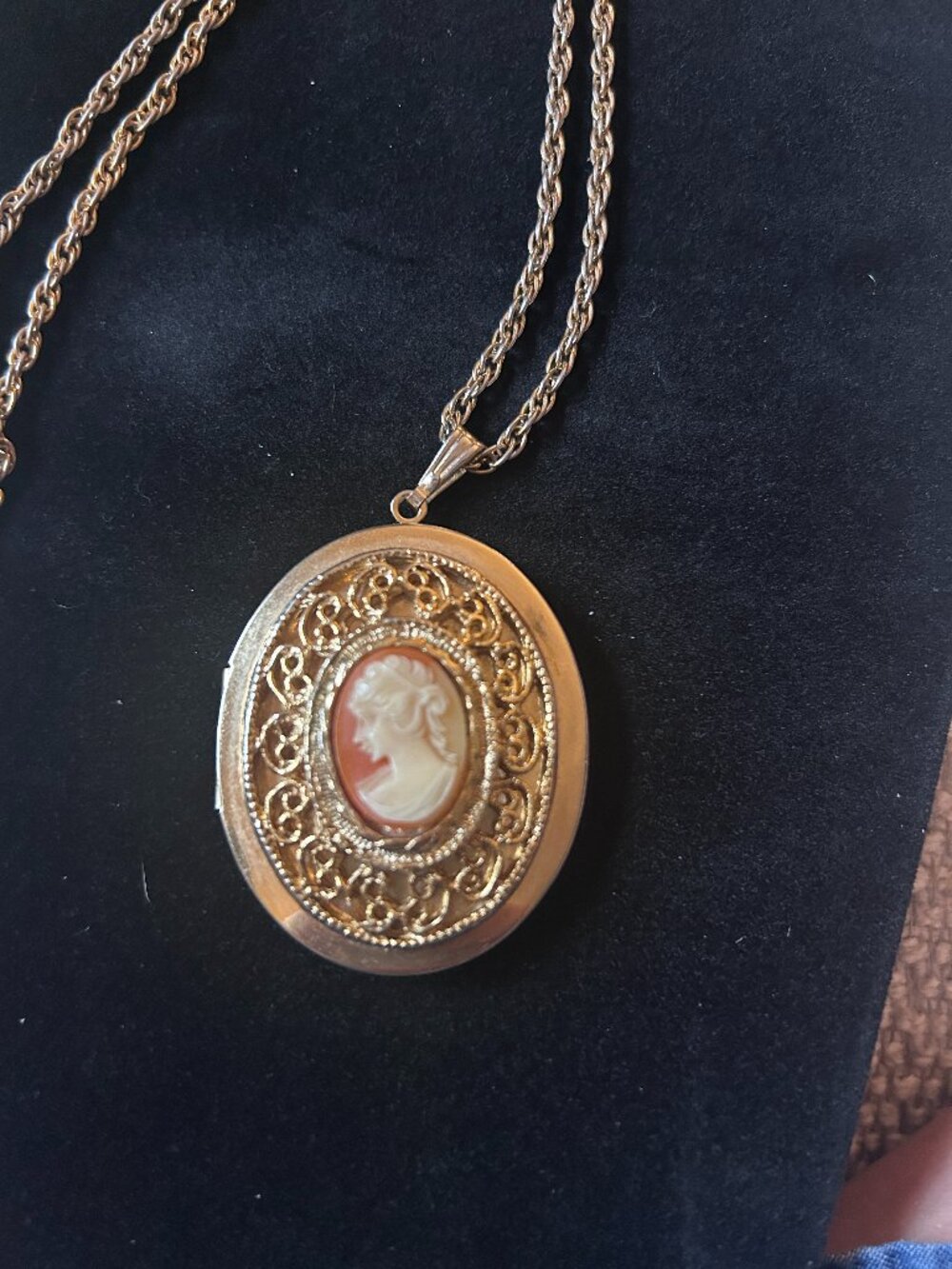 Vintage Large Faux Cameo Locket Necklace Gold Tone Filigree Lady 2" x 1.5"